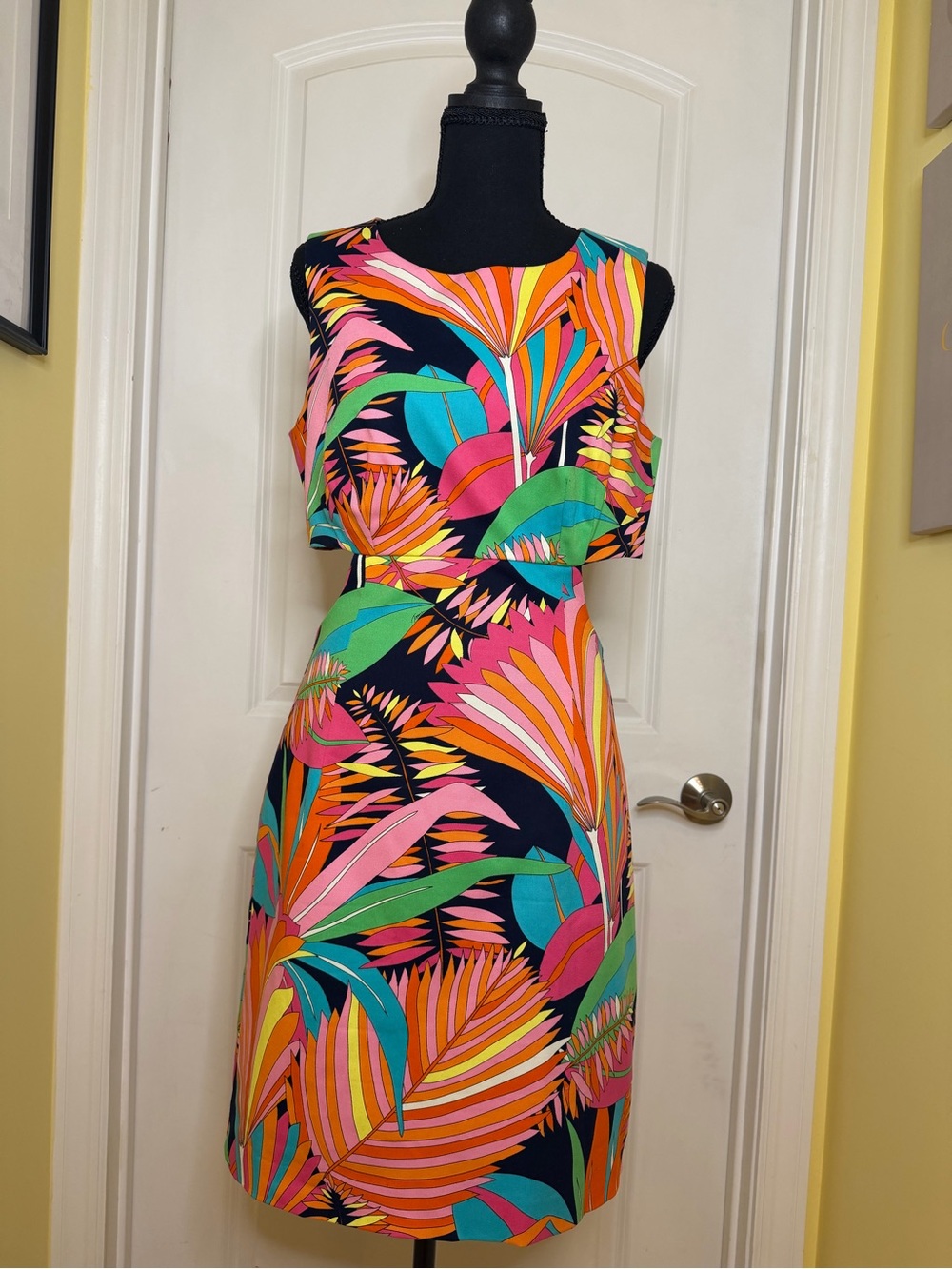 Trina Turk Tropical Print Sleeveless Midi Dress in Multi-Color, size 8